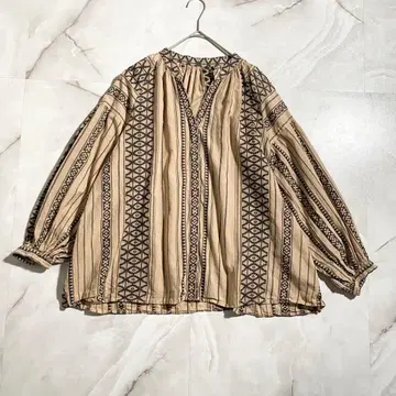 A19204 새상품급 저널 스탠다드 24SS 자수 블라우스