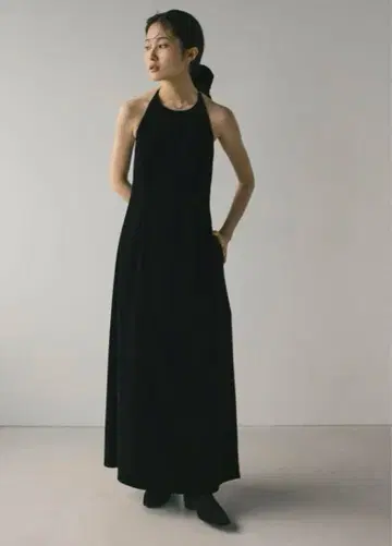 STYLEMIXER 벨벳 홀터 원피스 BLK