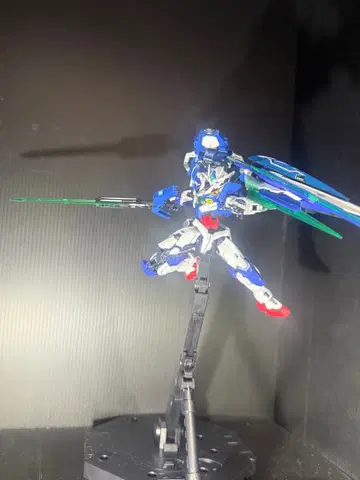 RG 건담 더블오퀀터 풀세이버 페인팅 완성품