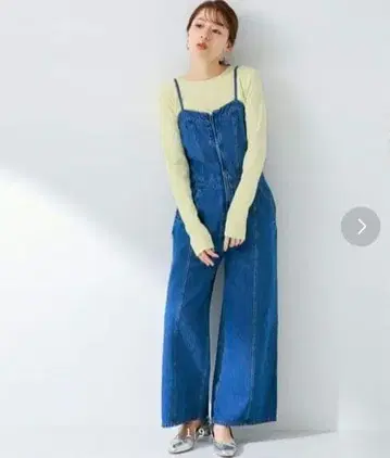 새상품급 어반 리서치 서니 라벨 데님 셔링 뷔스티에 살로펫