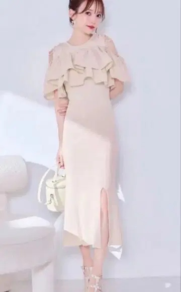 [4000엔 할인] 미셸 마카롱 개더 프릴 니트 원피스 XS