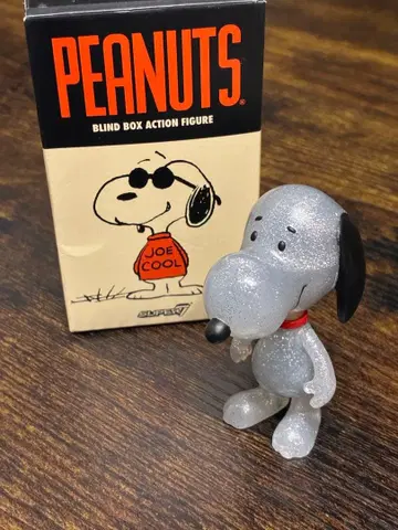 레어 peanuts blind box action figure