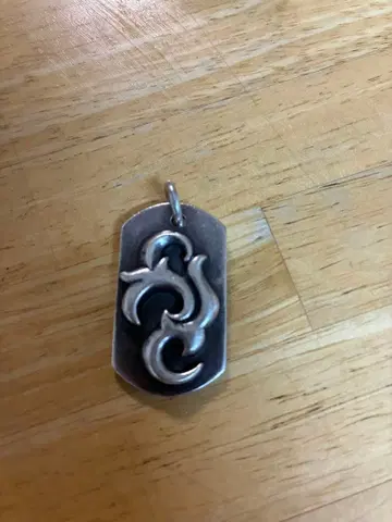 silver925 트리켈리온 모티브 도그택 펜던트 탑