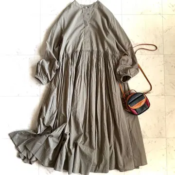 새상품급 비어즐리 BEARDSLEY 개더 원피스 라이트 카키 그린