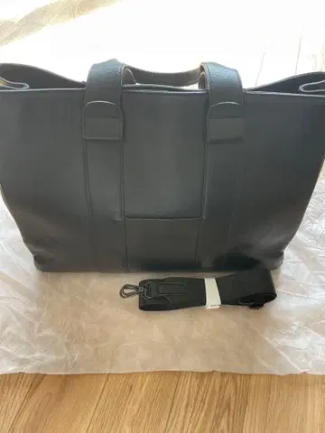 블랙 가죽 토트백 앤지 더 캣