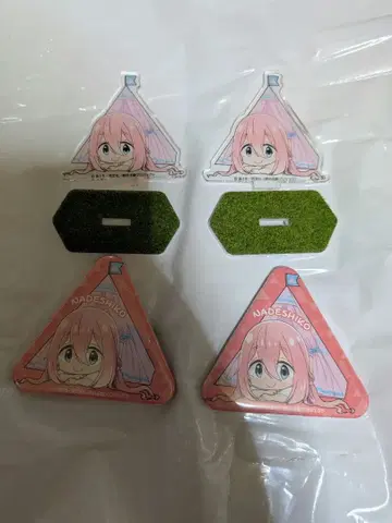 유루캠 트레이딩 잔디밭 아크릴 스탠드 캔뱃지 가카미가하라 나데시코
