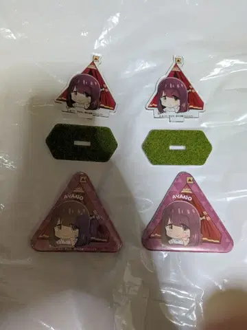 유루캠 트레이딩 잔디밭 아크릴 스탠드 캔뱃지 토키 아야노