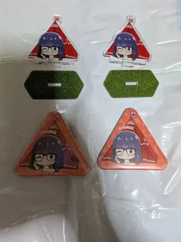 유루캠 트레이딩 잔디밭 아크릴 스탠드 캔뱃지 오가키 치아키