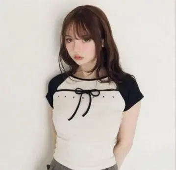 andmary Alma ribbon 블랙 상의 T셔츠 알마리본