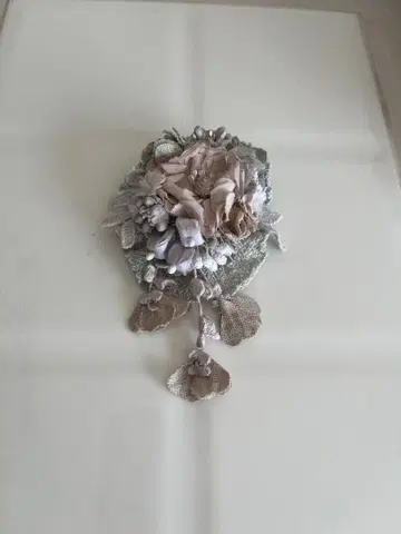 사랑스러운 코사지와 귀찌 세트