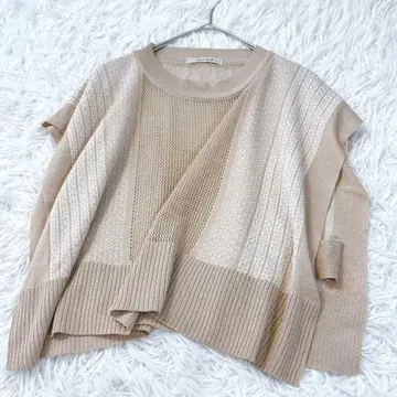 이즈 블루 사이드 오픈 썸머 니트 레이어드 베이지