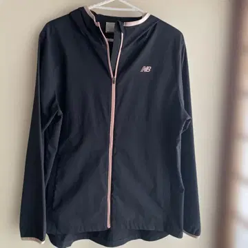 뉴발란스 윈드 브레이커