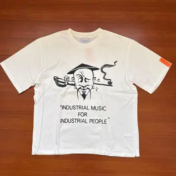 새상품 블랙 위도우 T셔츠 M 화이트