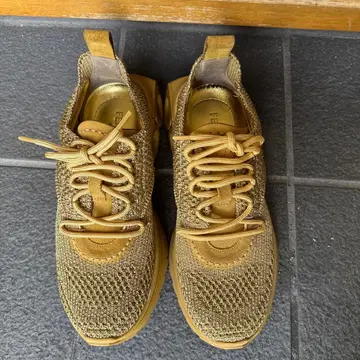 Ferragamo 골드 메쉬 스니커즈