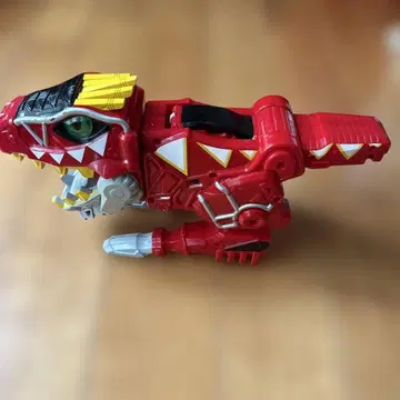 빨간색 공룡형 로봇