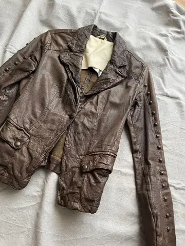 브라운 가죽 자켓 스터드 장식