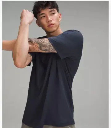 [ lululemon ] 반팔 셔츠 M 사이즈
