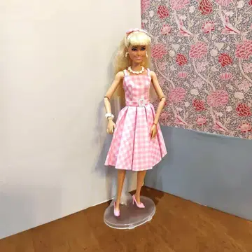 핑크 깅엄 체크 바비 인형 마고 로비 가동 영화