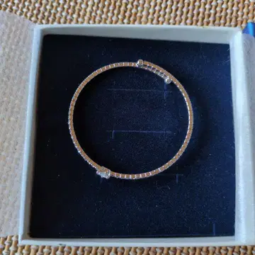 반짝이는 작은 하트 팔찌