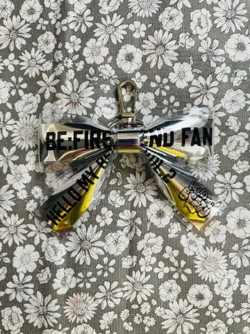 은색 테이프 리본 은테 리본