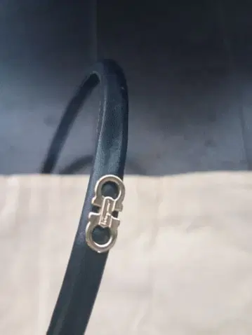 페라가모 가죽 카슈슈