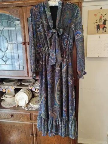 아모와르 카프리스 이탈리아 브랜드 페이즐리 무늬 긴팔 원피스 size38