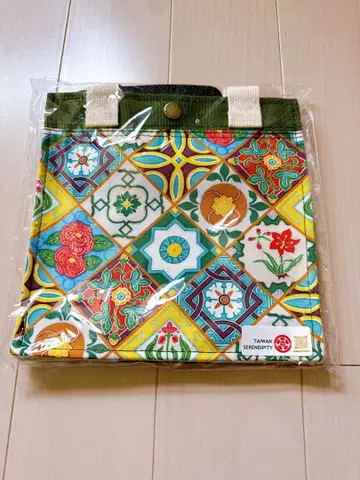 대만제 마조리카 타일 패턴 캔버스 백