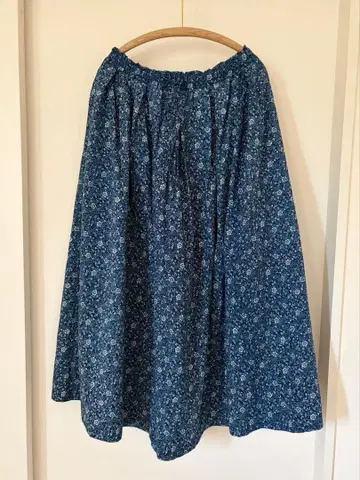 ARTS&SCIENCE 스커트 네이비 꽃무늬