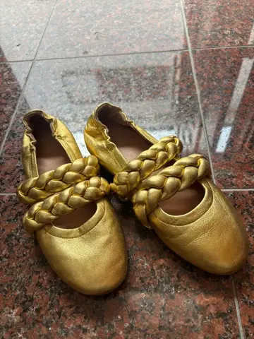 새상품급 fitflop 플랫슈즈 23 골드