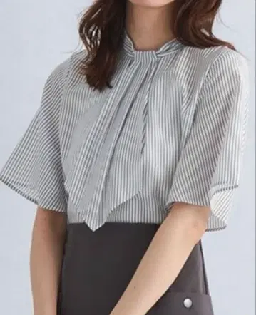 그린 라벨 릴랙싱 스카프 타이 플레어 슬리브 블라우스