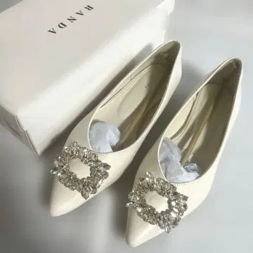 RANDA 비쥬 장식 화이트 플랫슈즈