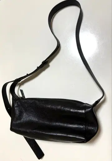 이아파피요네 [천연 가죽/220g] 박스 숄더백 블랙 계열 기타