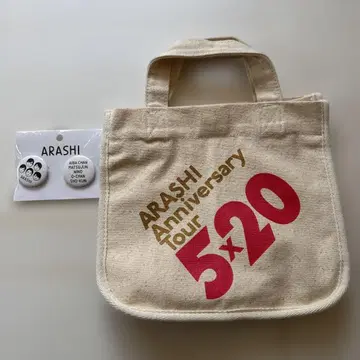 ARASHI 5 x 20 기념일 토트백과 배지