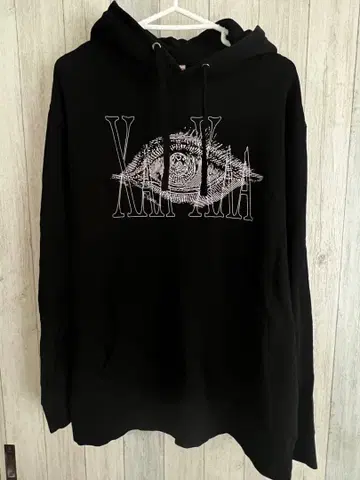 자아자아 후드티