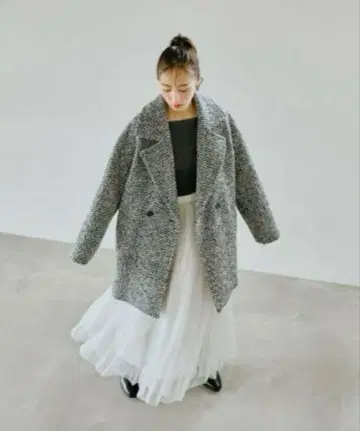 JILL by JILL STUART 트위드 소재 미들 기장 코트 질