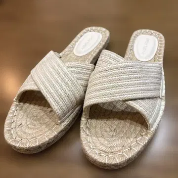 SNIDEL HOME 베이지 크로스 스트랩 샌들