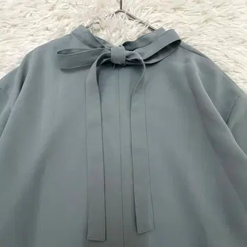 새상품급 INED 넥 리본 블라우스 9호 사이즈 그린 계열