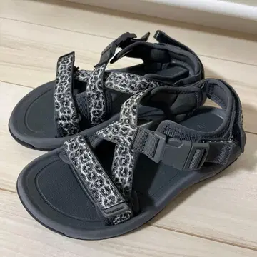 테바 TEVA 그린 라벨 별주 레오파드 무늬 샌들