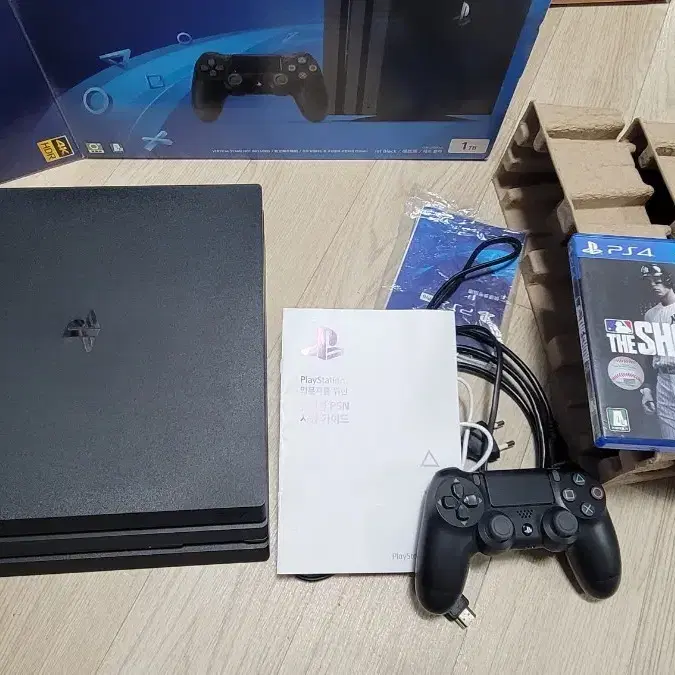 PS4 Pro 7218 1테라 더쇼18 게임 포함