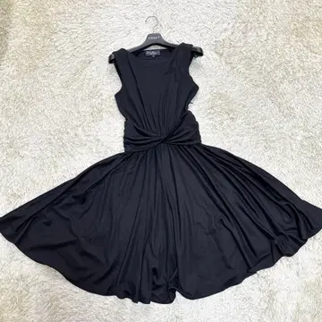 극레어 새상품급 살바토레 페라가모 슬리브리스 원피스 38 M 사이즈