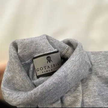 [새상품급] 고타이리쿠 gotairiku 터틀넥 그레이