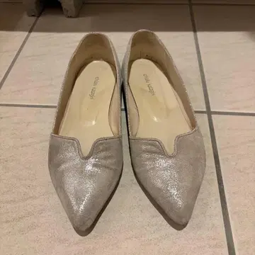 실버 스틸레토 플랫슈즈