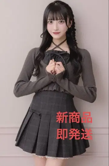 [미개봉 새상품] pium 요크 절개 하트 버튼 긴팔 니트 차콜