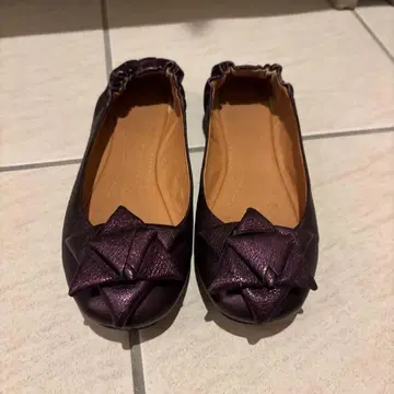 퍼플 리본 포함 플랫슈즈