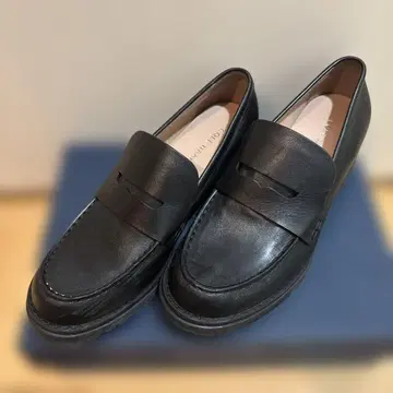 콜한 카멜리아 러그 로퍼 블랙 가죽