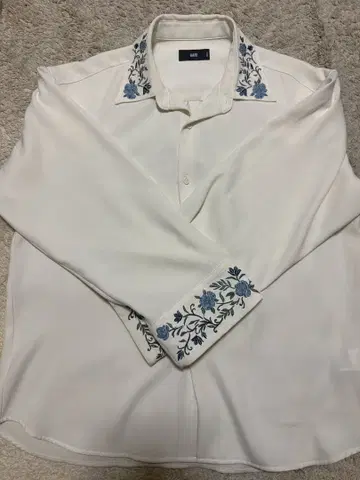 HARE 자수 셔츠 화이트 컬러