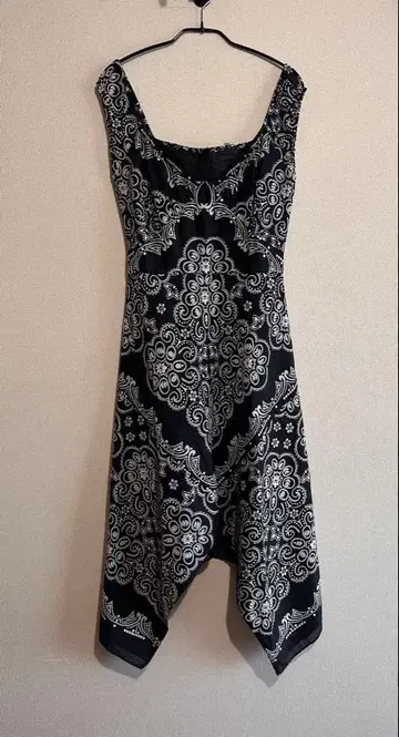 안나수이 페이즐리 슬리브리스 원피스 블랙과 화이트