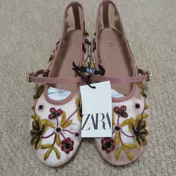 미사용 새상품 ZARA 자수 플랫슈즈 핑크 40 사이즈