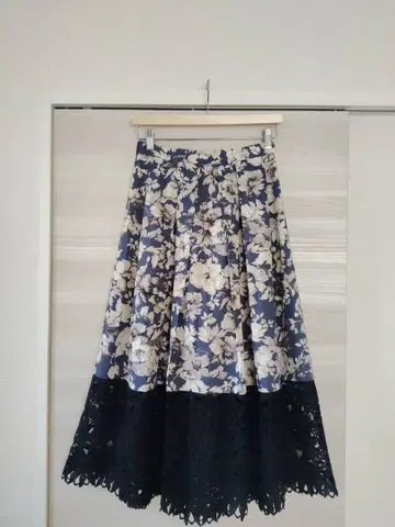 Lois CRAYON 롱 스커트 꽃무늬 레이스