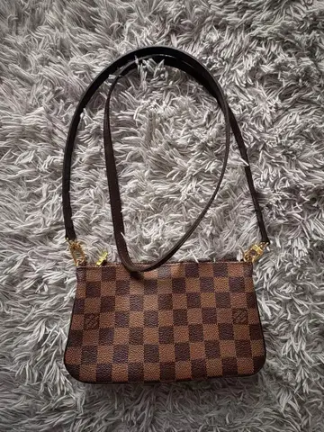 다미에 체크 무늬 파우치